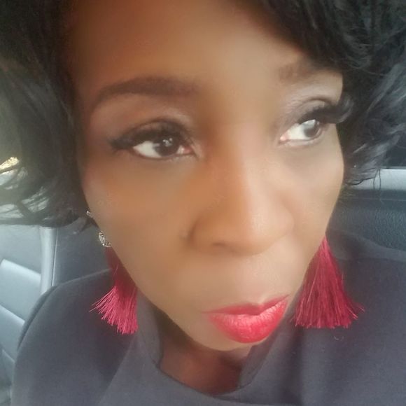 Meet your Posher, Maxine - Picture 1 of 1